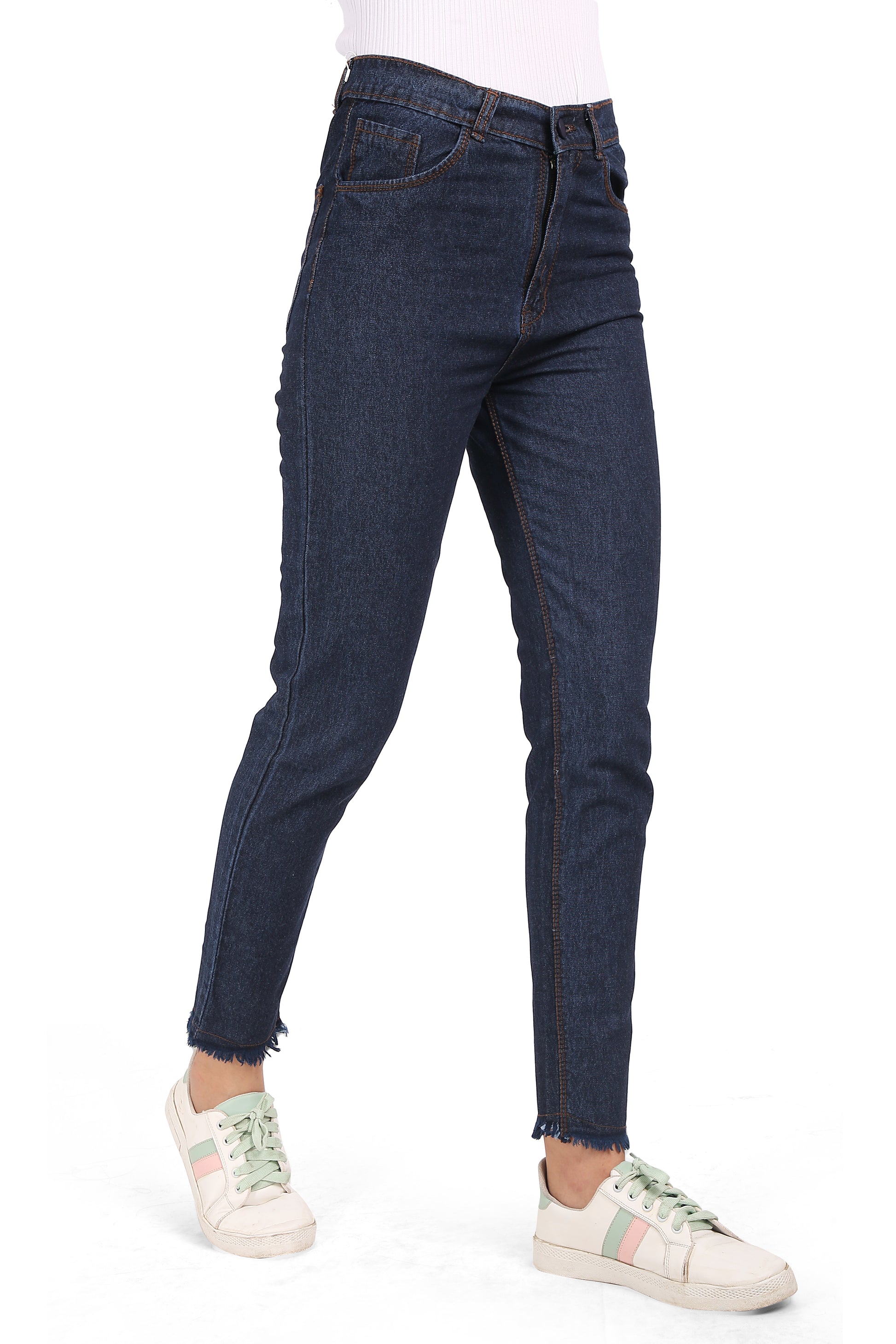 Side view of Cefalu Women’s Dark Blue Mom Jeans, emphasizing the relaxed fit and high waist. The side profile highlights the comfortable, stylish design and the high-quality cotton denim fabric.