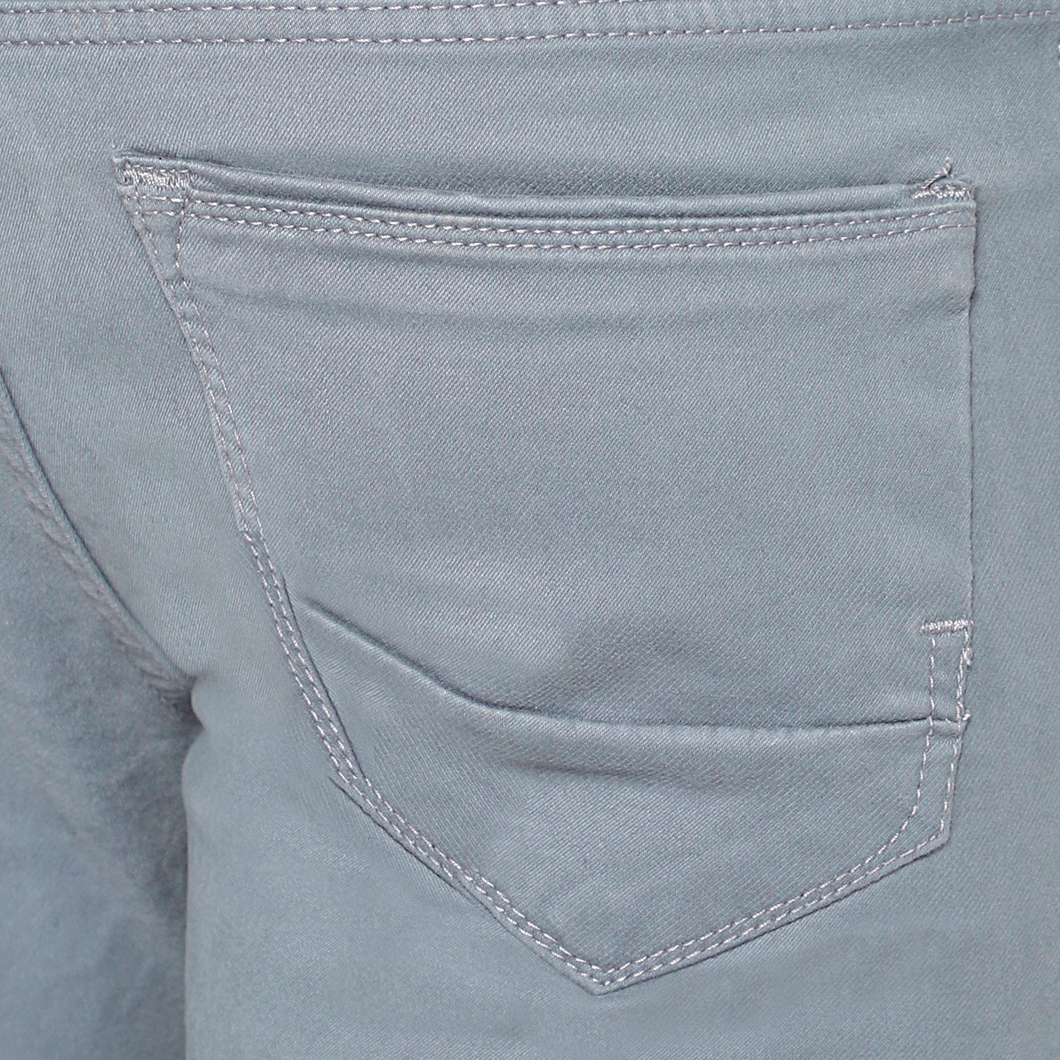 "Detail of Front and Back Pockets on TCI Men's Dove Blue Jeans"