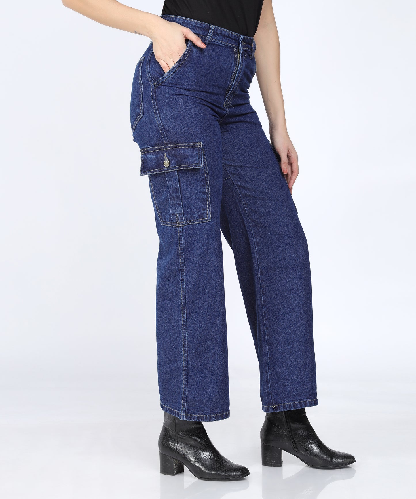 side view of the flap pockets on Cefalu Women’s Dark Blue Cargo Jeans.