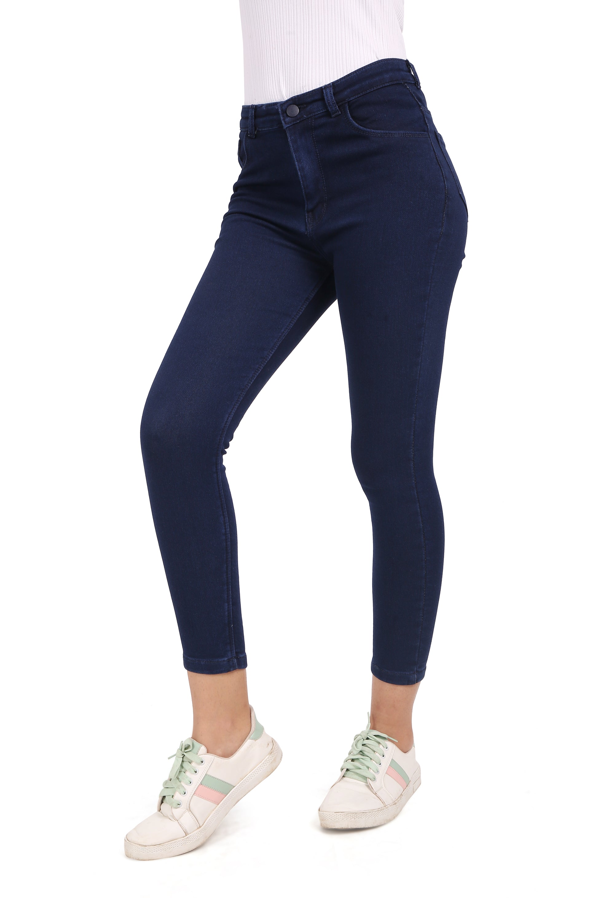 Side view of Cefalu®️ Women’s Dark Blue Skinny Jeans, highlighting the mid-rise waist and the streamlined skinny fit.