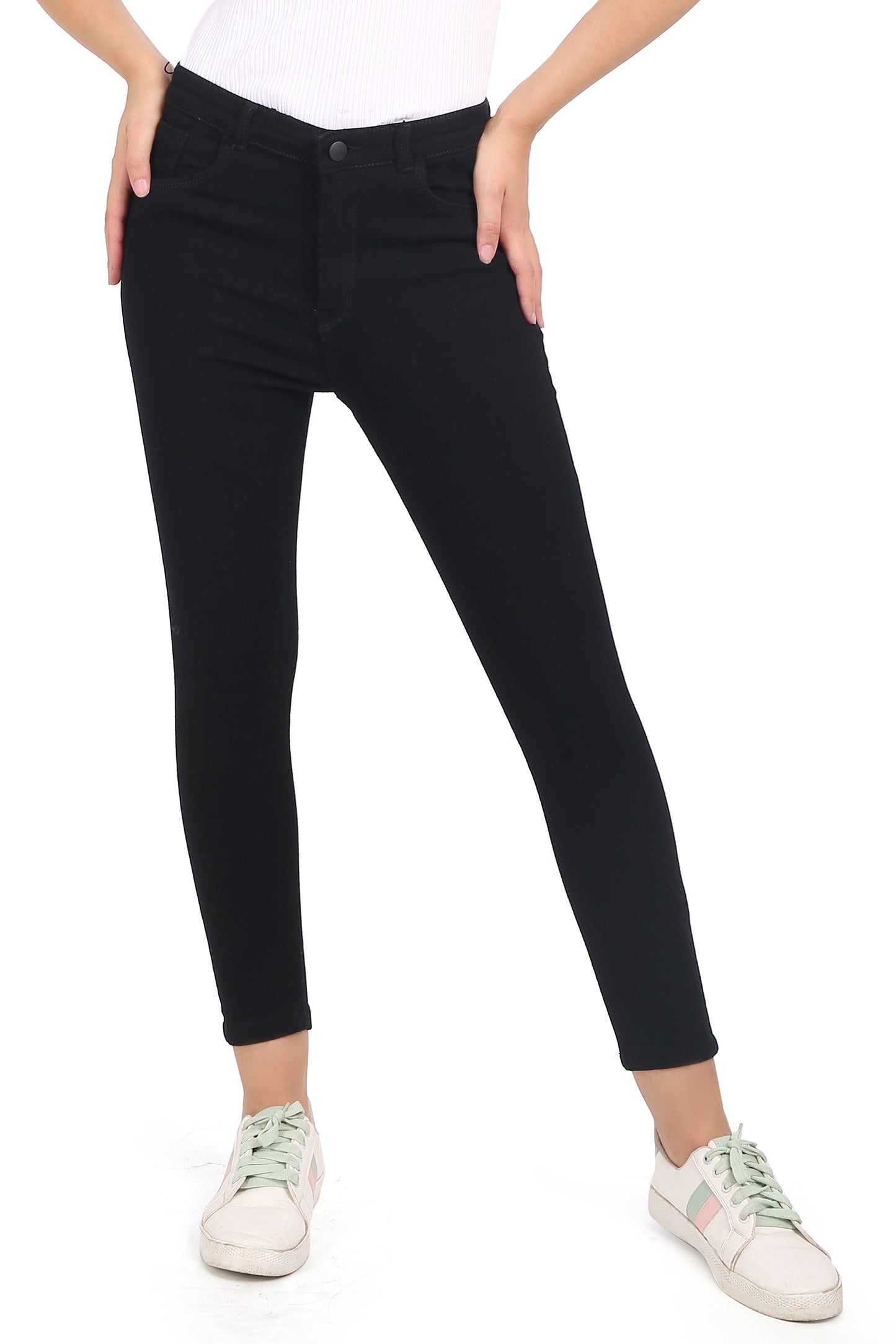 Front view of Cefalu®️ Women’s Black Skinny Jeans, highlighting the mid-rise waist and the sleek, skinny fit.