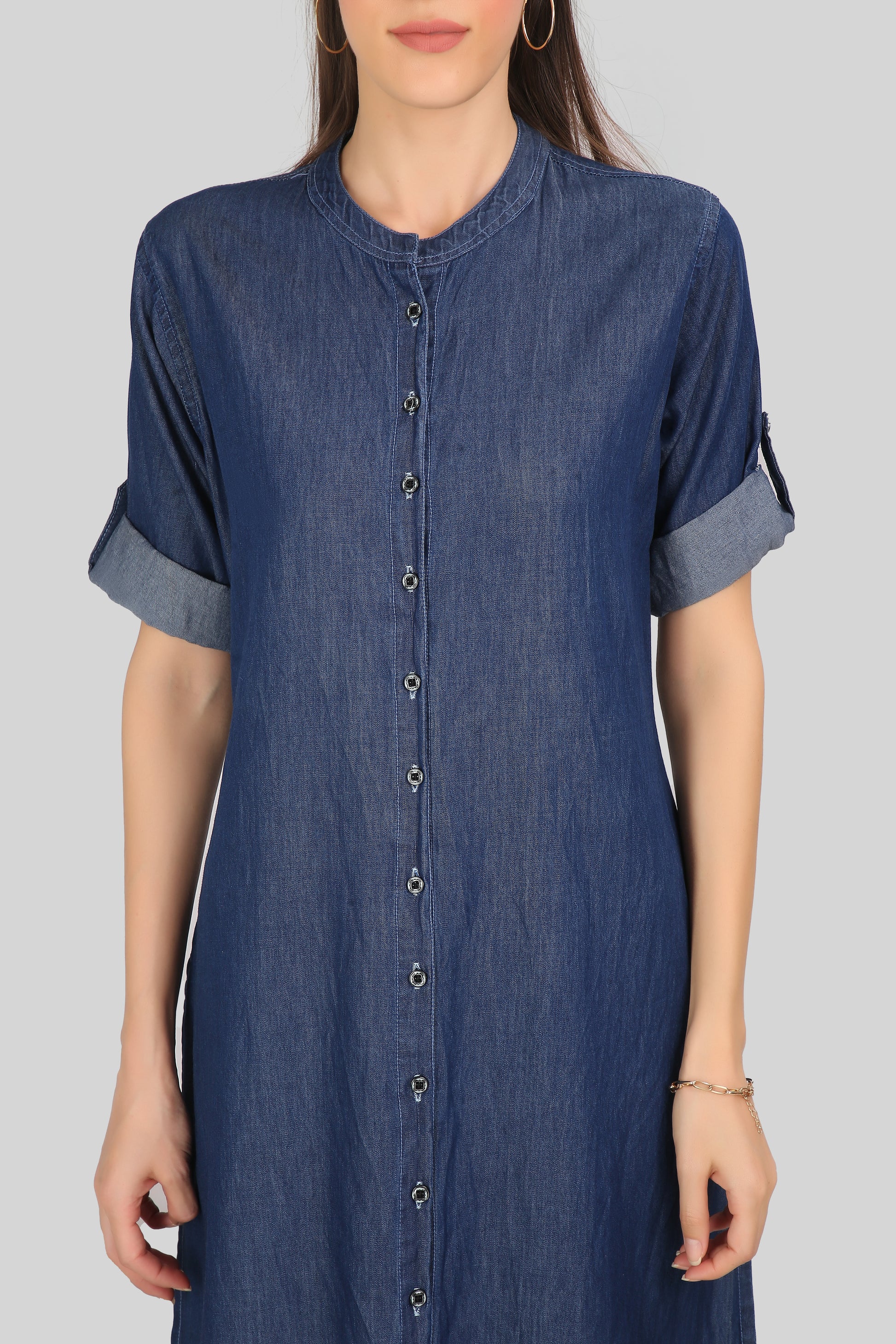 Close-up view of the fabric and front slit details of Cefalu Women’s Dark Blue Denim Kurti, highlighting the soft cotton blend and mandarin collar.