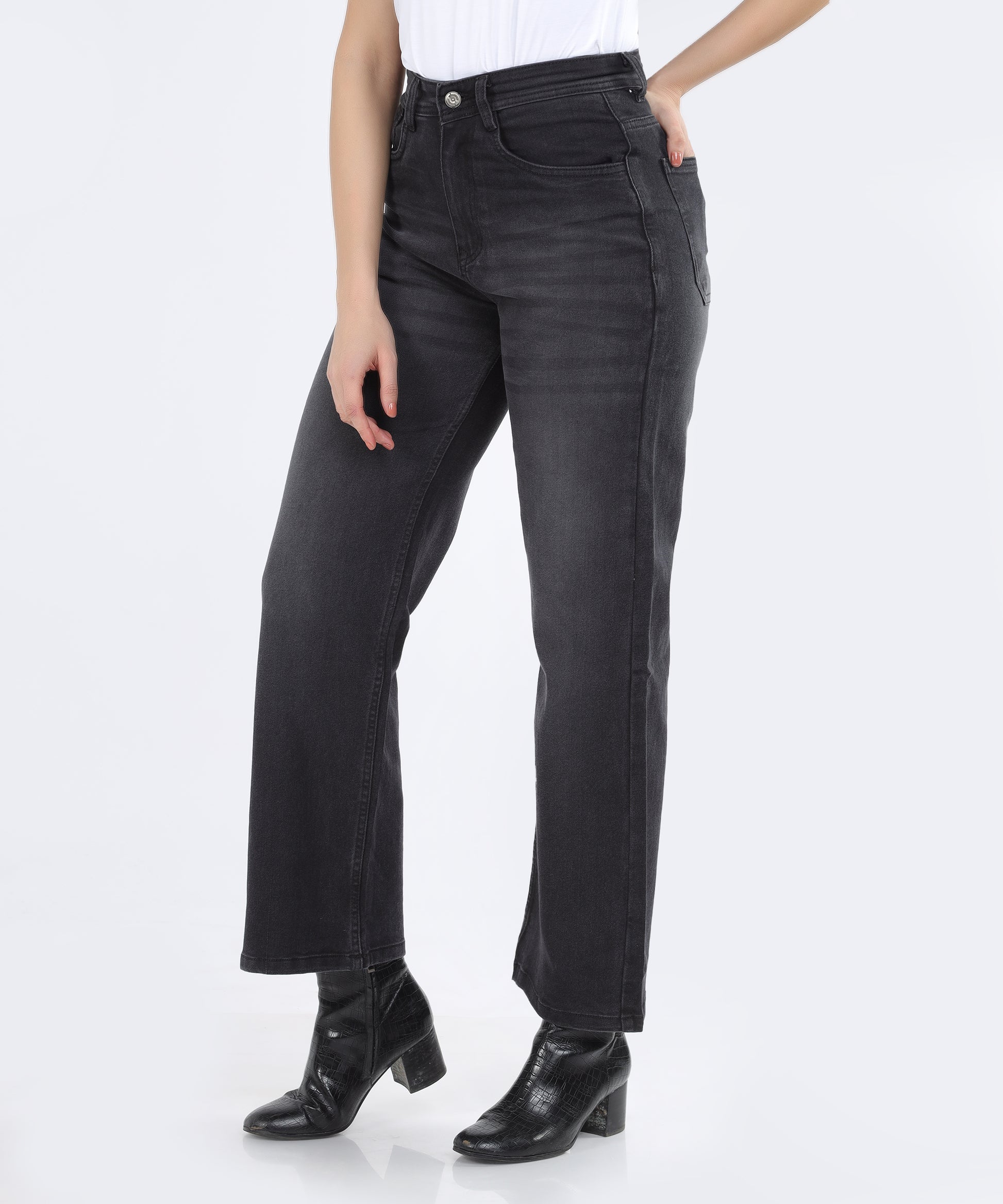 Close-up of the whiskered detailing on Cefalu Women’s Black Jeans, emphasizing modern style.