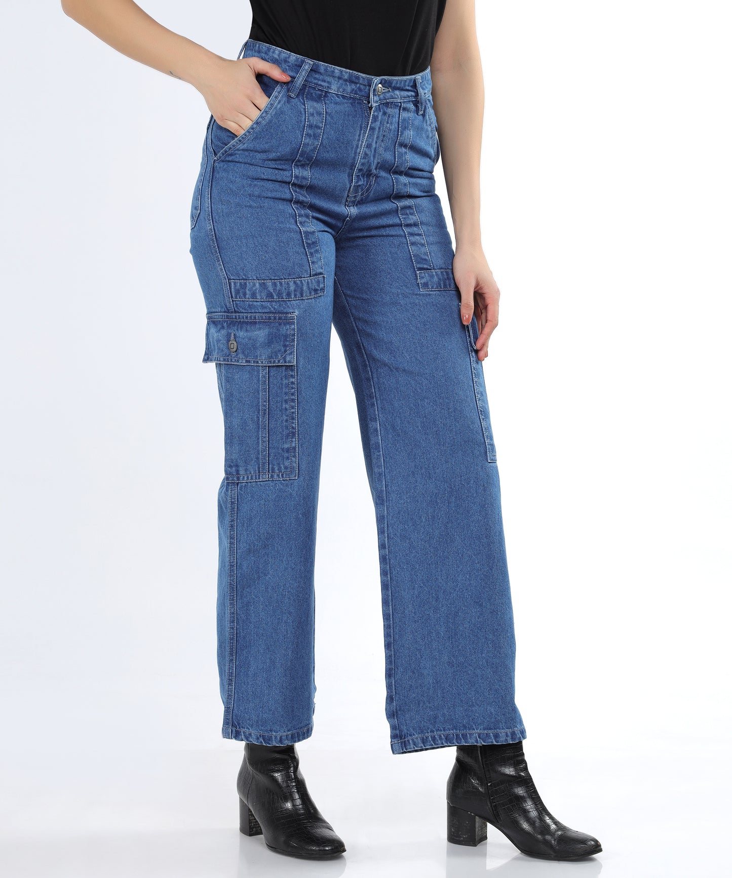 Side view of the flap pockets on Cefalu Women’s Mid Blue Cargo Jeans.