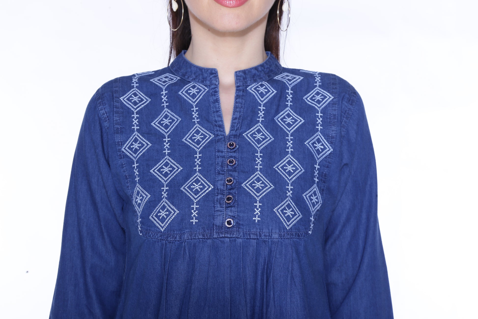 Close-Up of Cefalu®️ Women’s Embroidered Dark Blue Cotton Top – Embroidery Detail