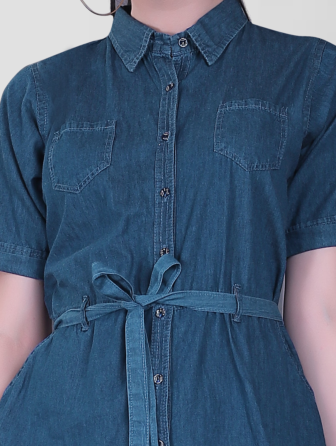 Close-up of the Cefalu Women’s Blue Denim Dress highlighting the shirt collar and half sleeves with luppi. The blue denim fabric is detailed for a sophisticated look.