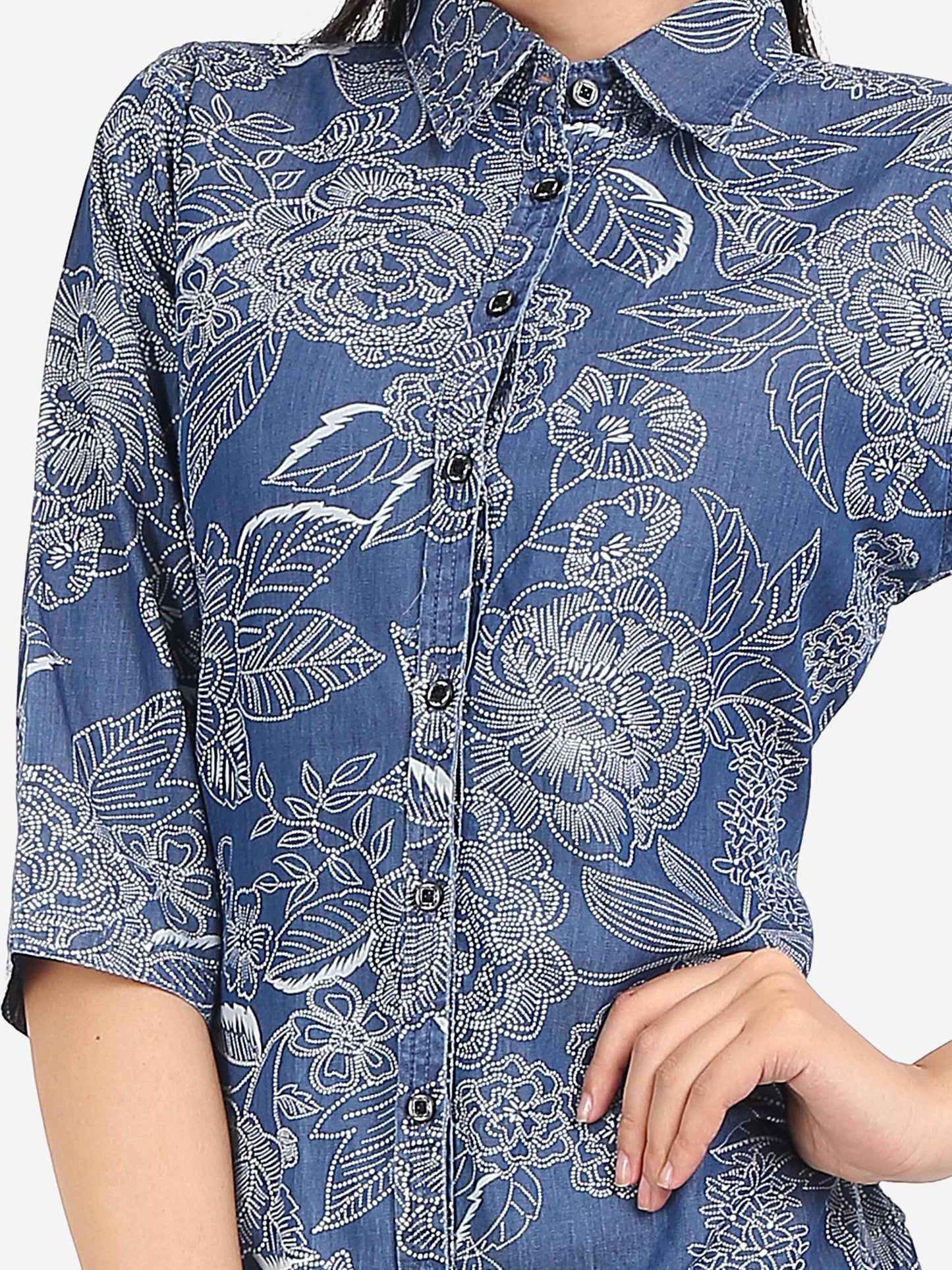 Close-up of the floral print on Cefalu®️ Women’s Blue Denim Kurti, highlighting the intricate design details.